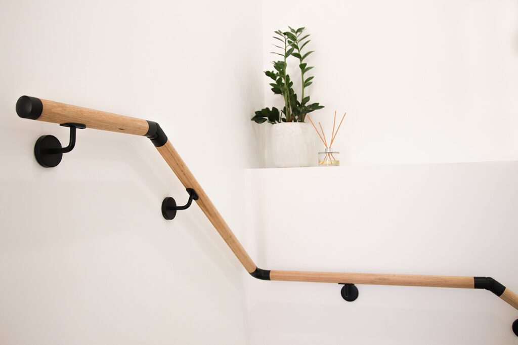 Handrail Bend Adjustable 0-70 Deg Black